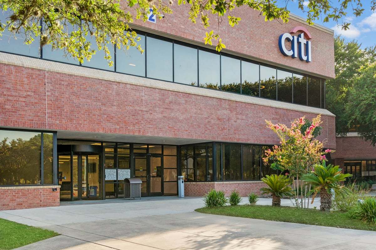 Only 5 miles from the Citibank Operations Center