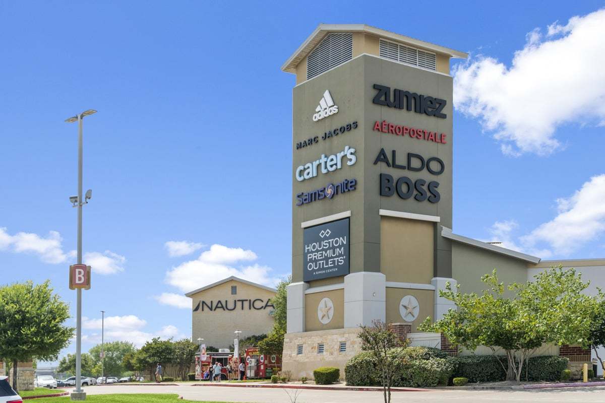 Just minutes to Houston Premium Outlets®