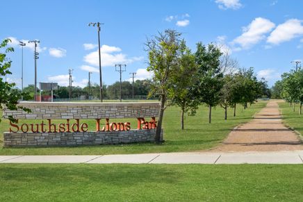 Just 10 minutes to Southside Lions Park