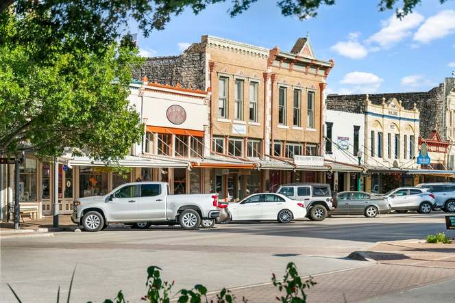 Minutes to downtown Georgetown