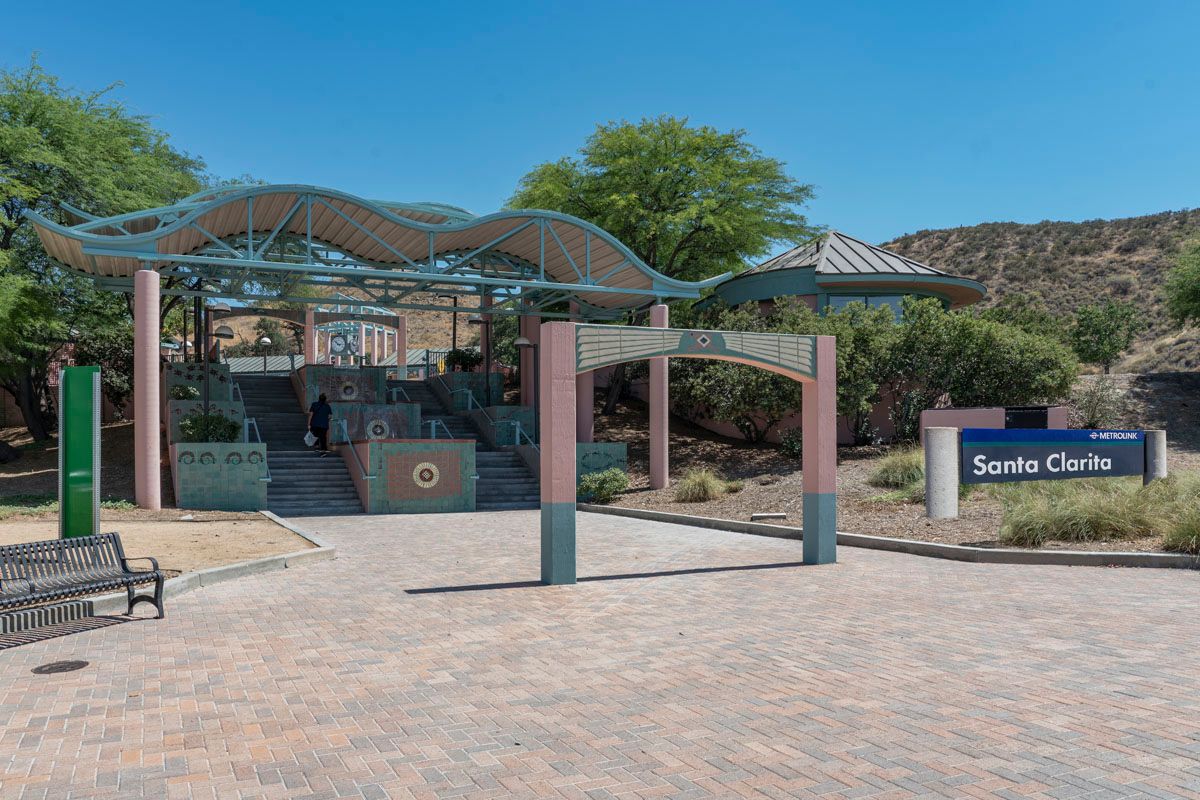 Just an 8-minute drive to Metrolink® station