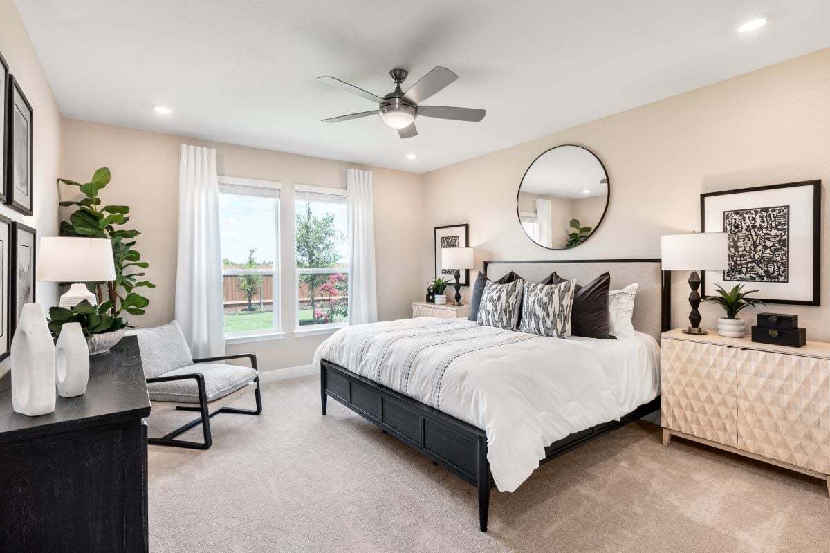 Plan 2500 - Primary bedroom