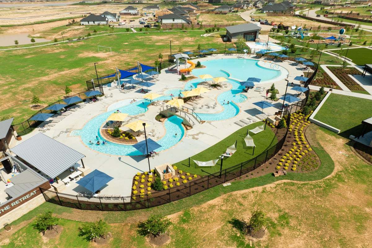 Community lazy river