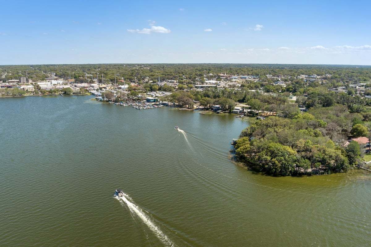 Quick drive to Lake Eustis