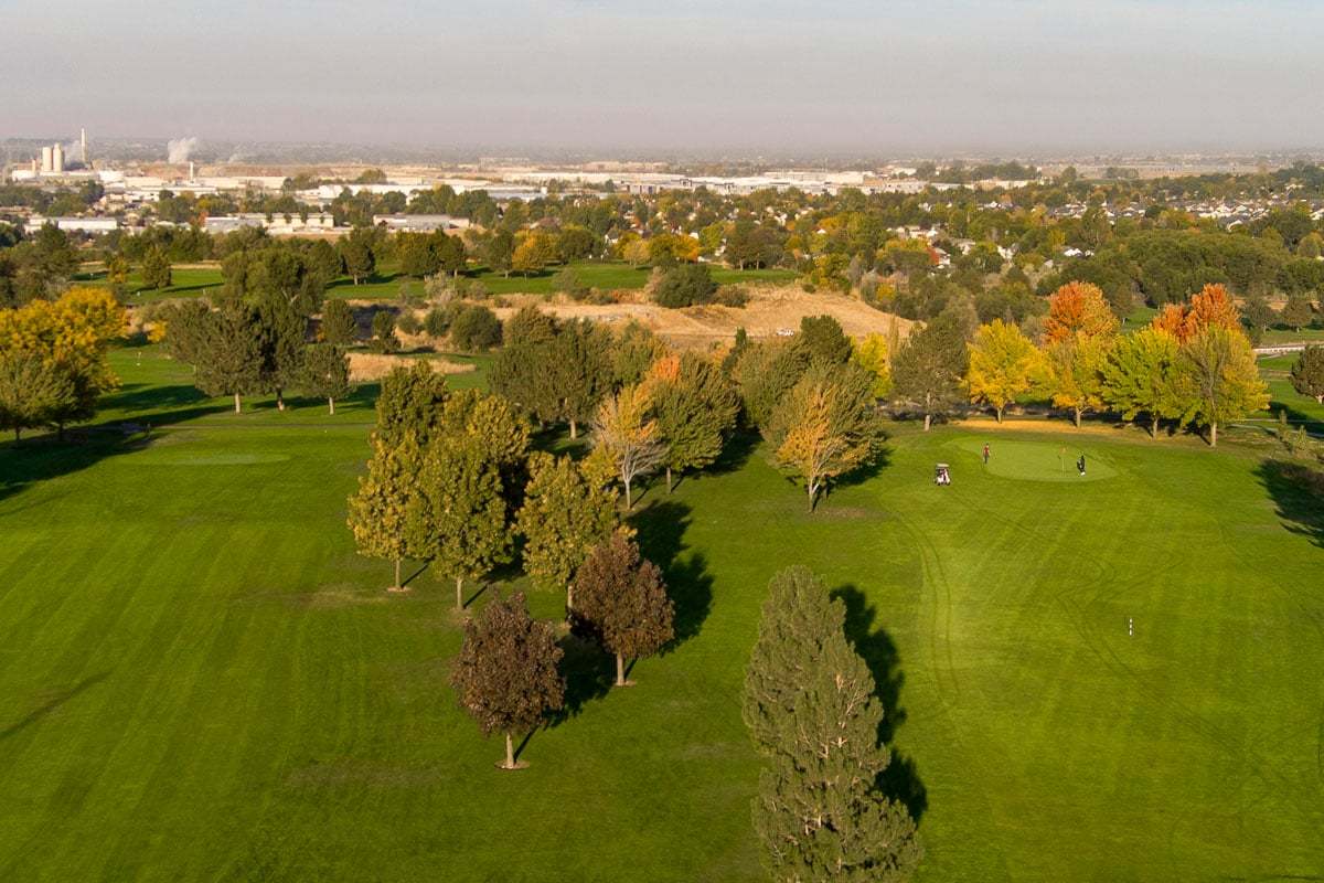 10 minutes to Ridgecrest Golf Club