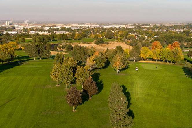 10 minutes to Ridgecrest Golf Club