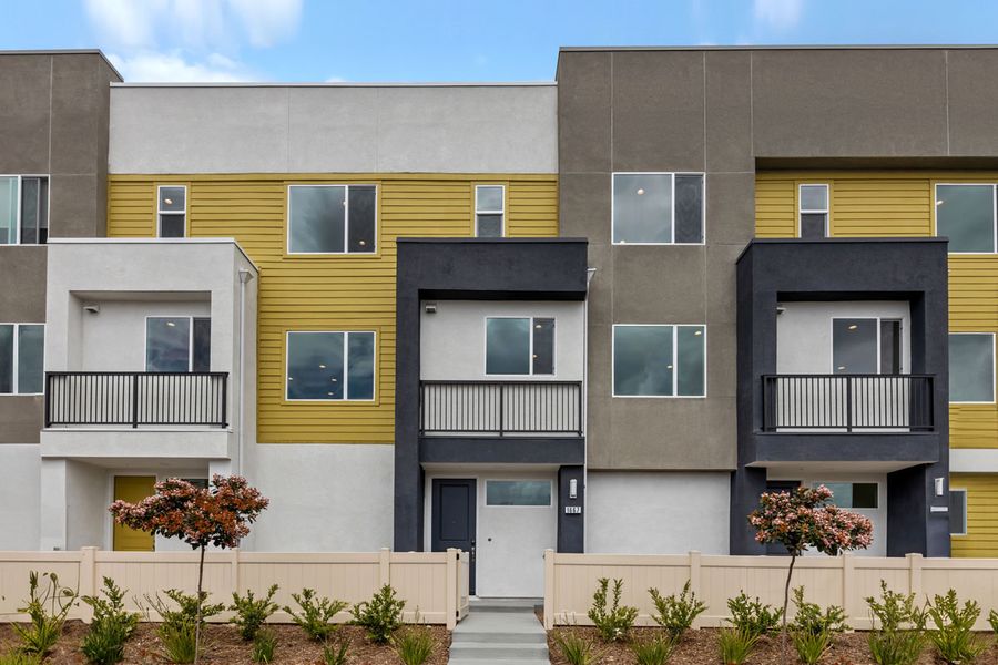 1667 W Broadway Ln. Anaheim, CA 92801
