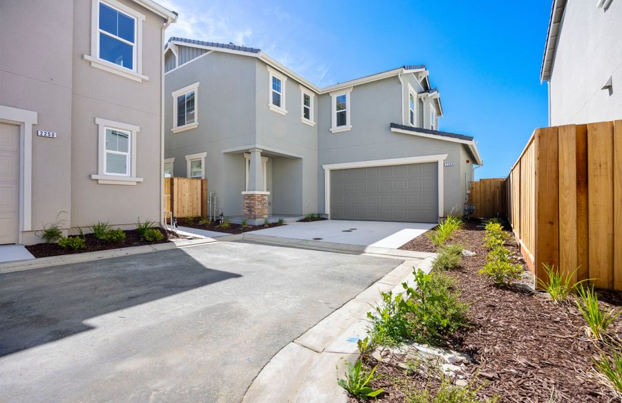 2260 Gladiola Dr. Hollister, CA 95023