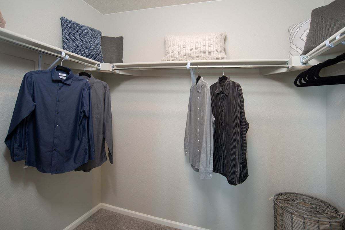 Plan 1887 - Walk-in closet