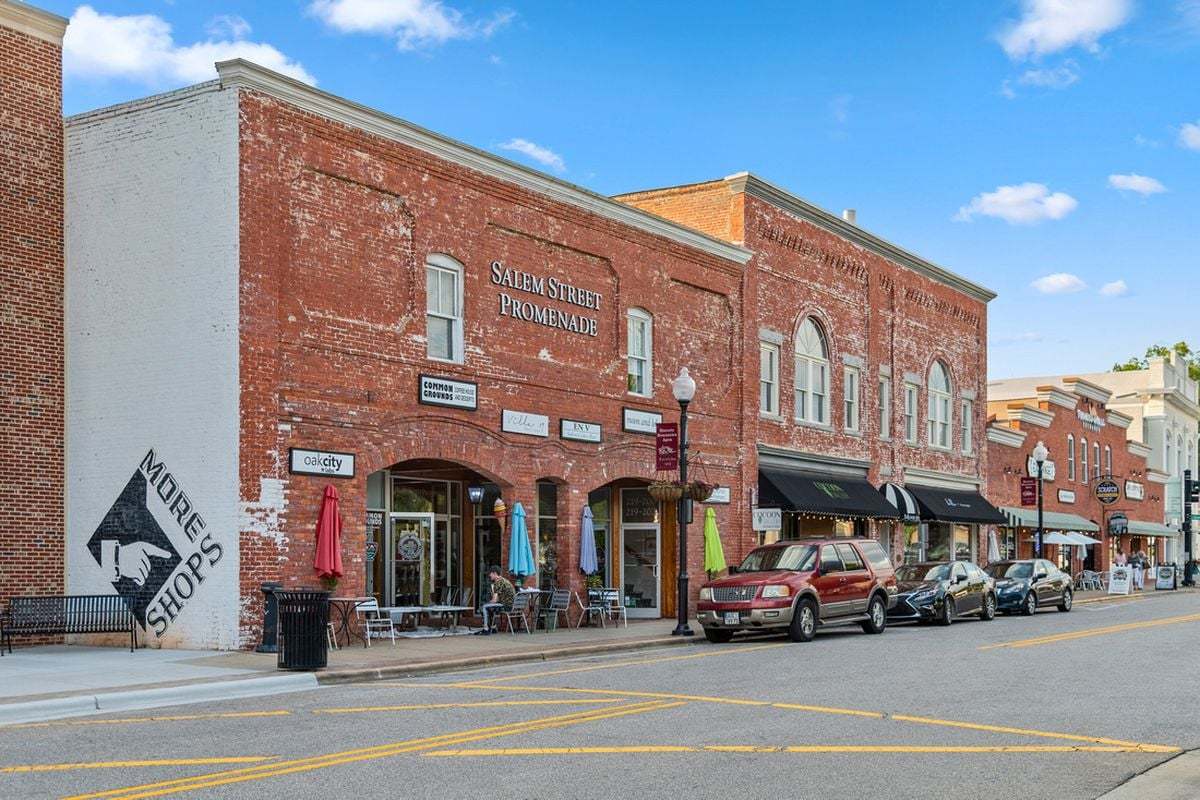 Convenient to downtown Apex