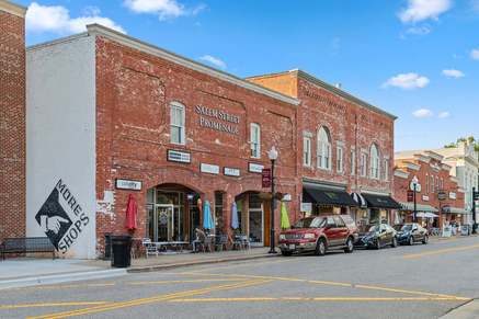 Convenient to downtown Apex