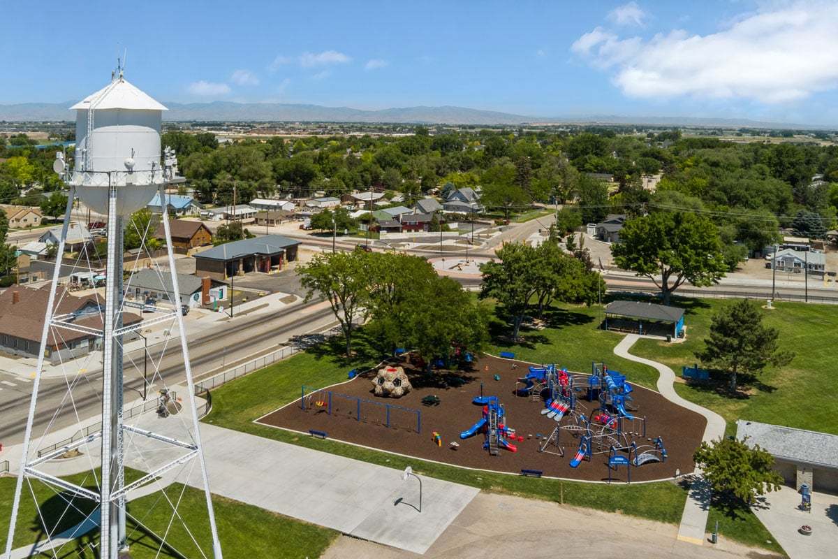 Minutes to Main Street and Bernie Fisher Park