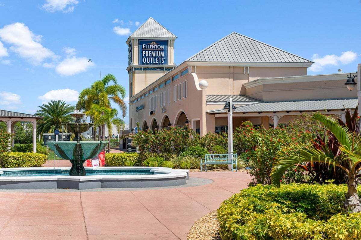 Just 10 minutes to Ellenton Premium Outlets®