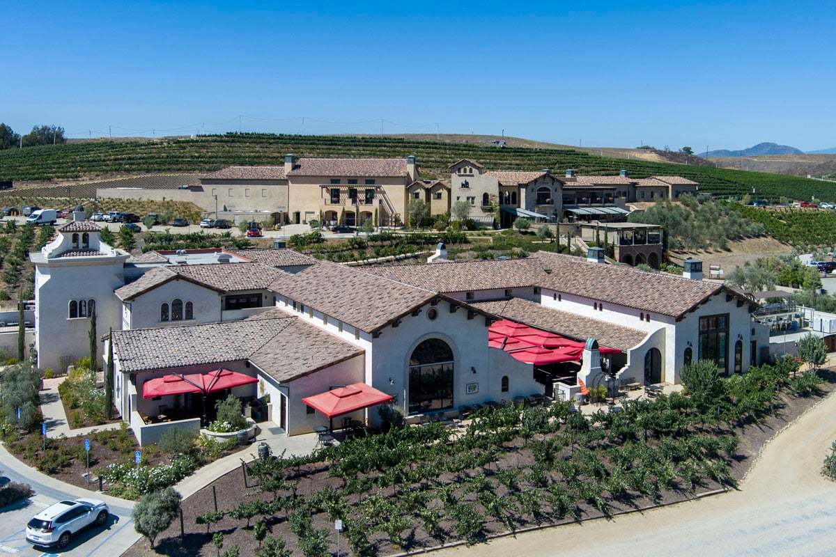 Minutes to local wineries