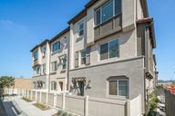 Azul por KB Home en Los Angeles California