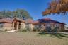 casa en KC Custom Homes. por KC Custom Homes.