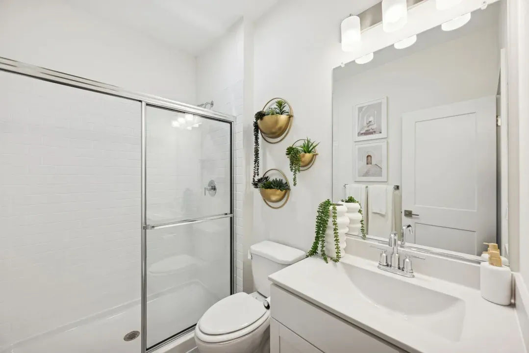 Extra Suite Bath
