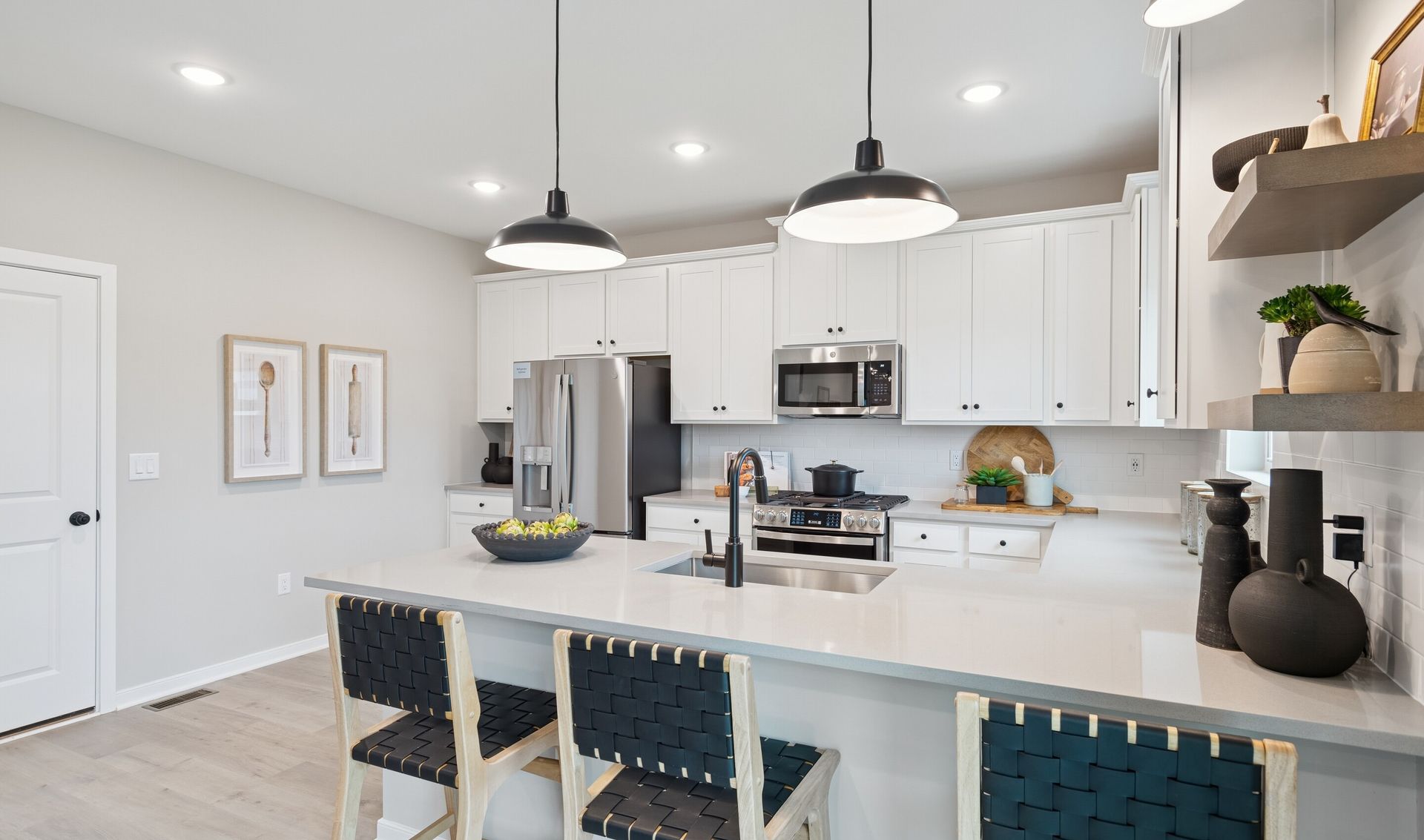 Kitchen with quartz countertop