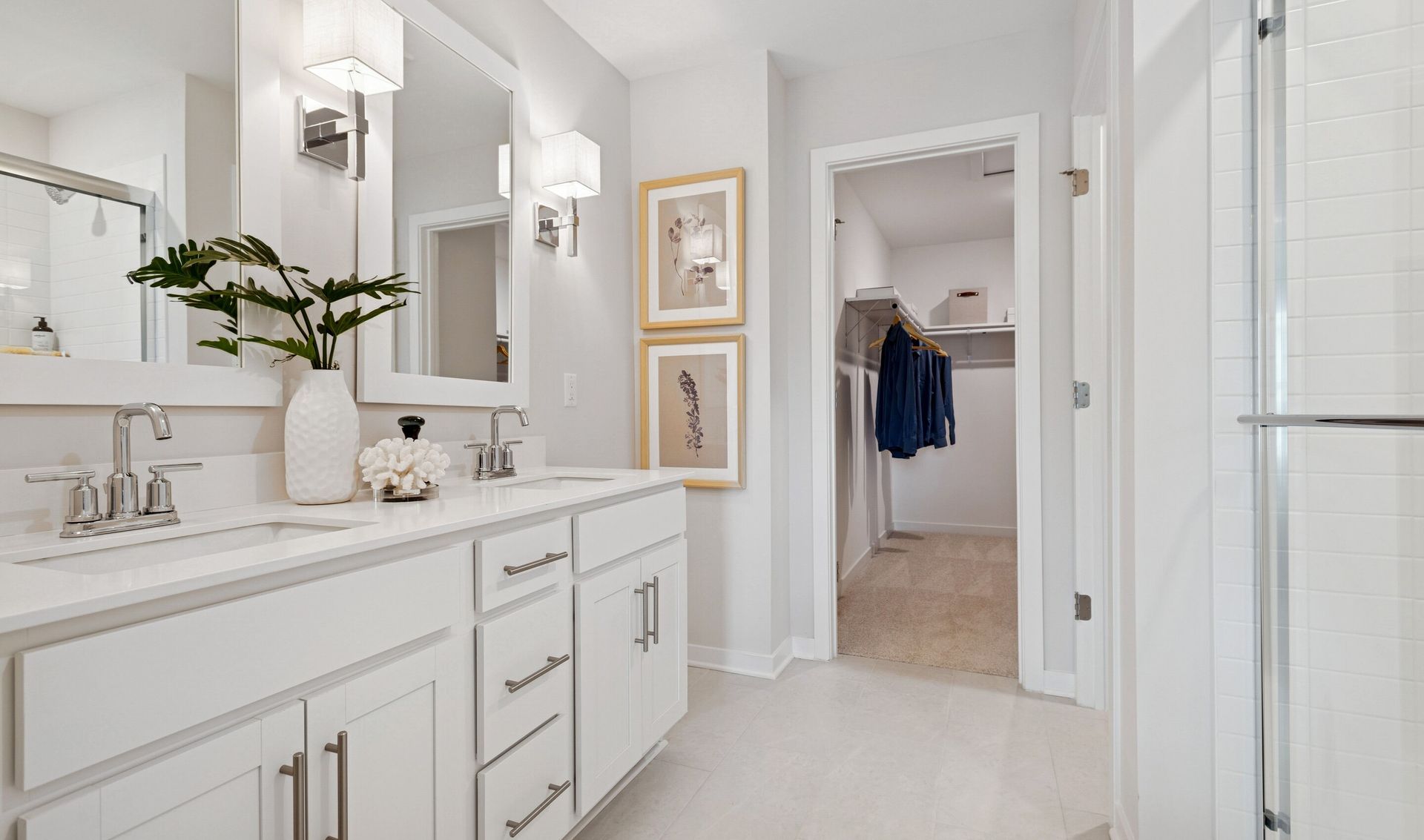 Primary bath with dual sinks