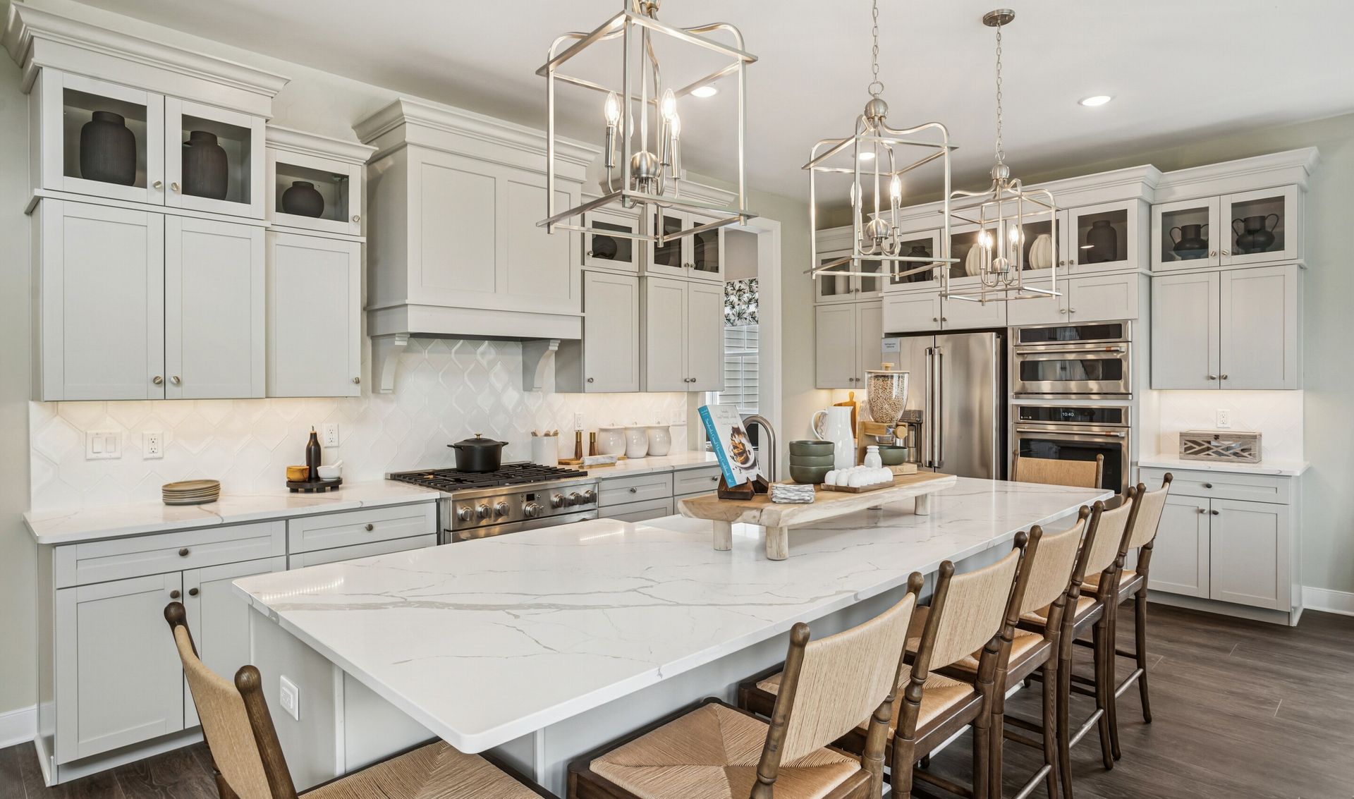 Kitchen with quartz countertop