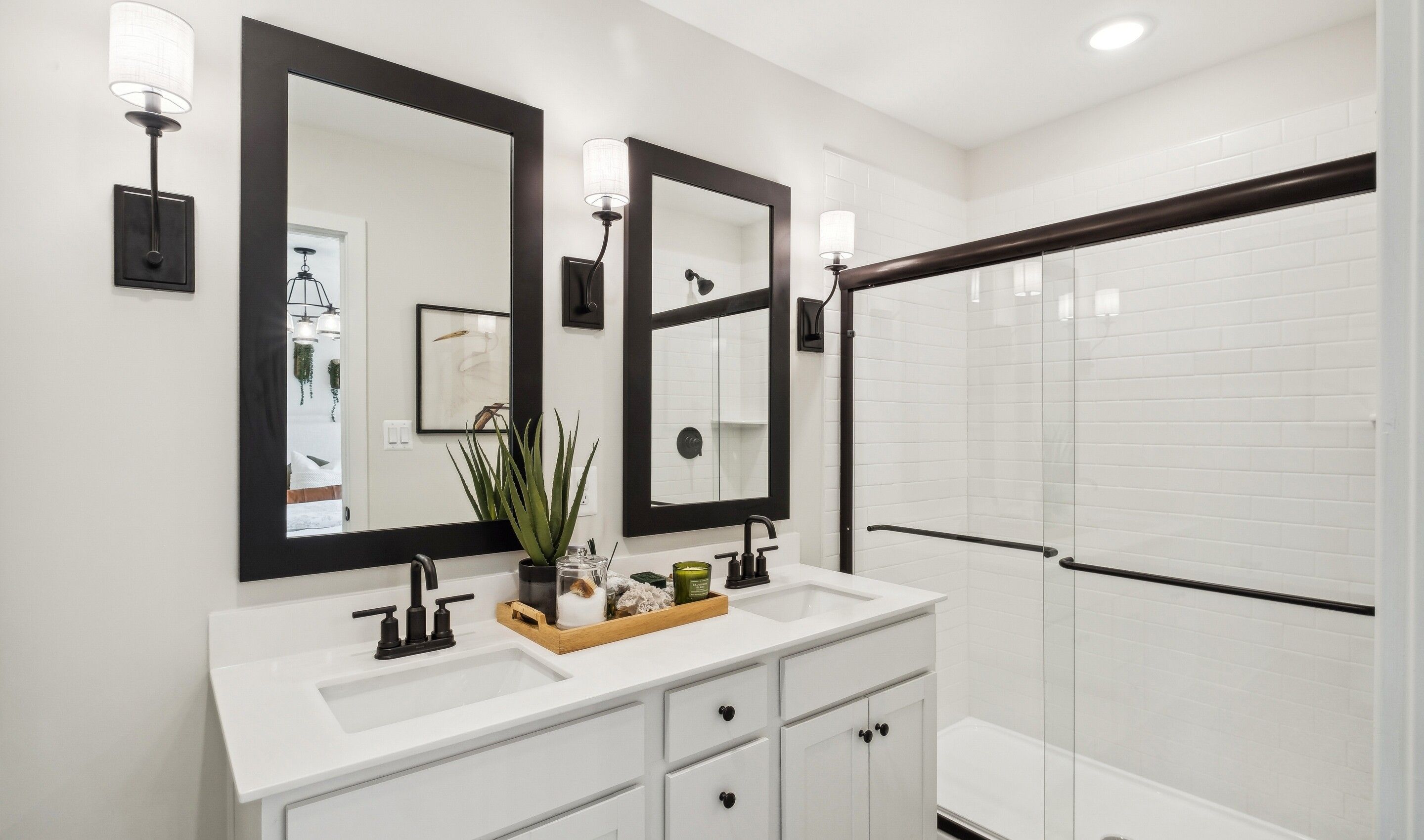 Primary bath with matte black hardware & fixtures