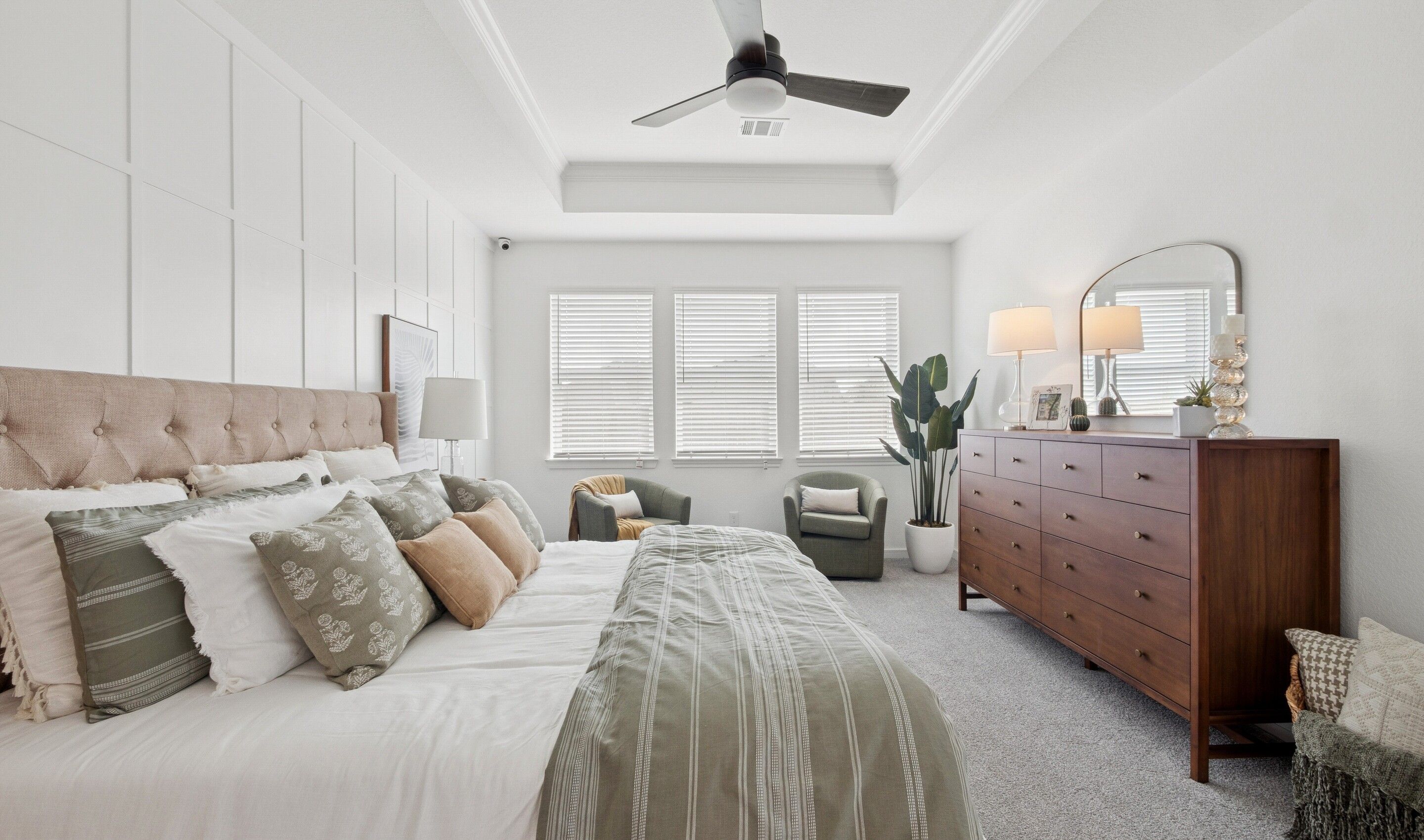 Primary suite with ceiling treatment