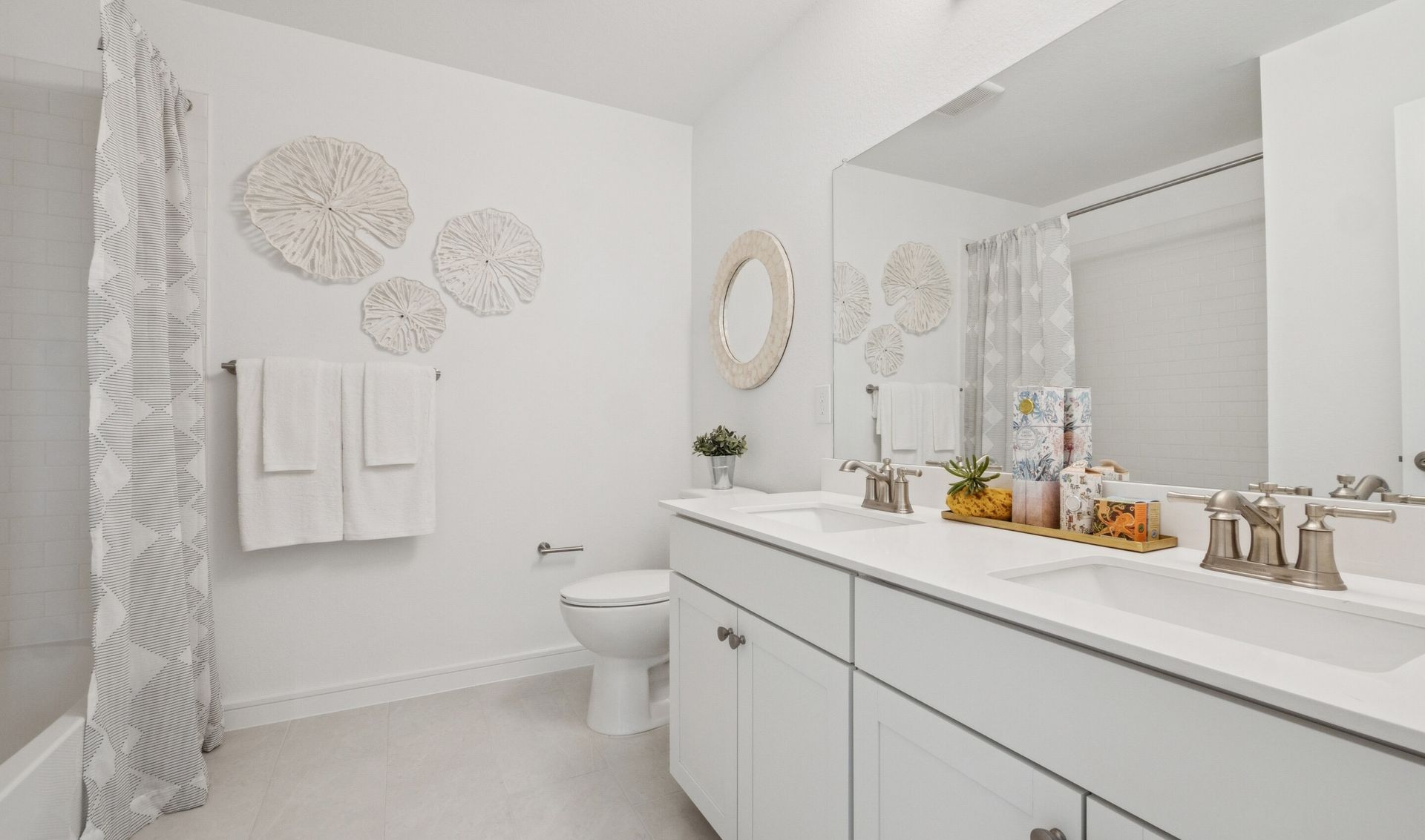 Hall bath with dual sinks