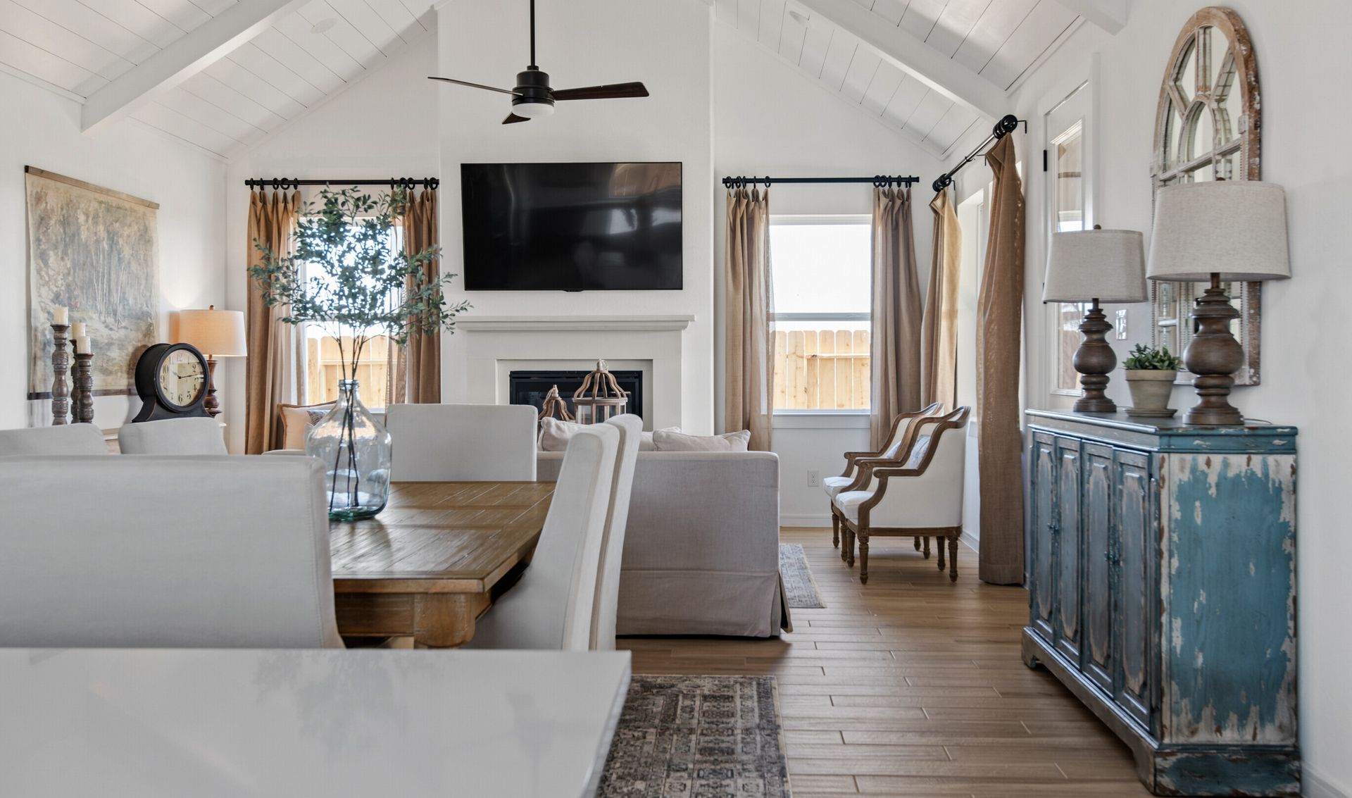 Dining area with wood-look tale flooring