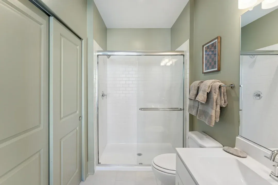 Extra Suite Bath