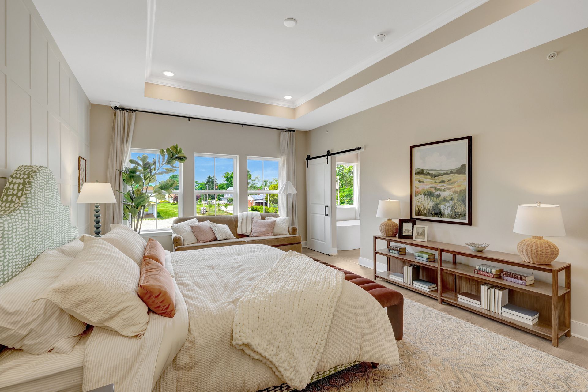 Primary suite with ceiling moulding