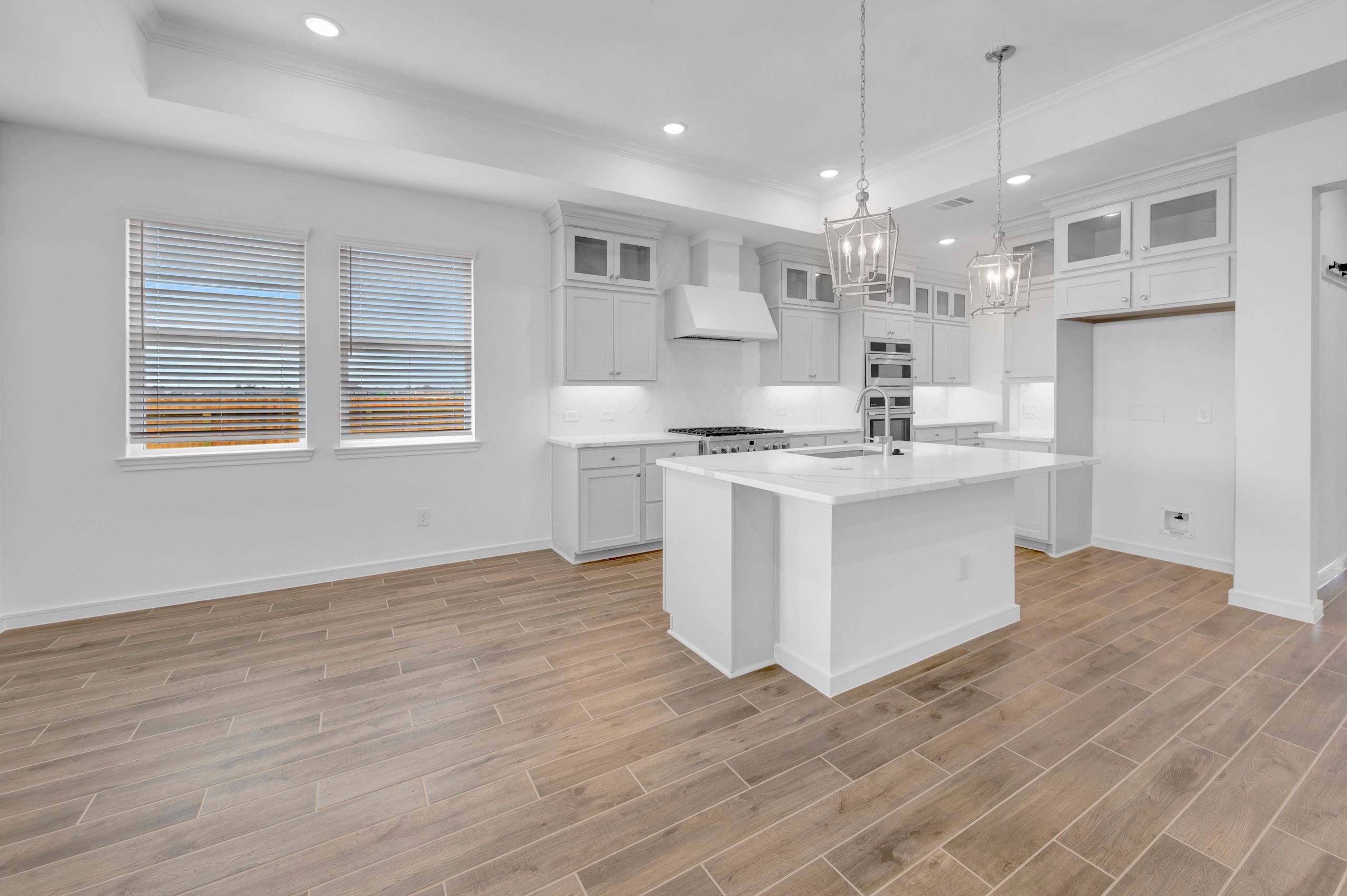 Kitchen & Dining Area