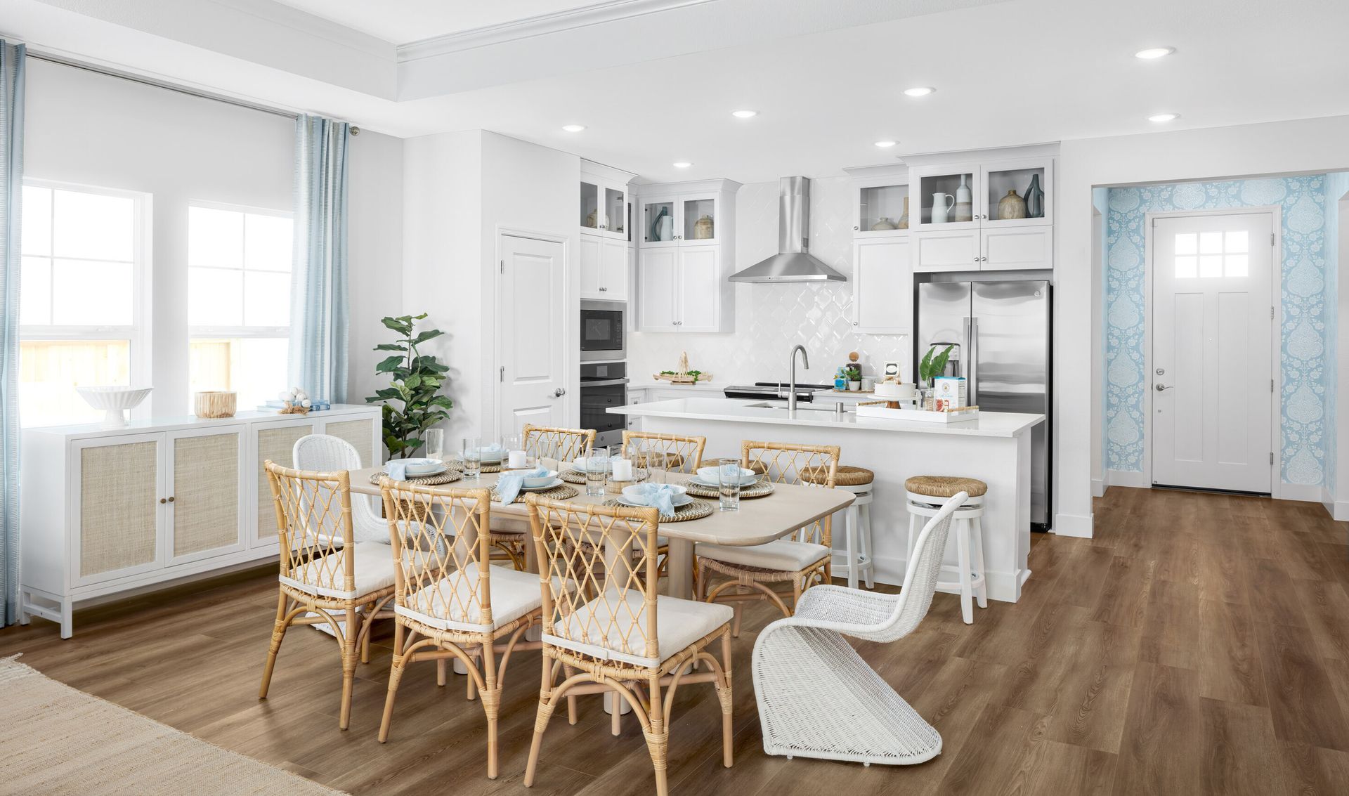 Kitchen & Dining Area