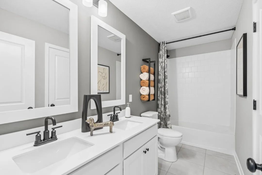 Hall Bath 2