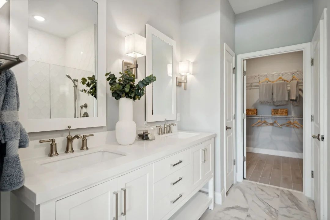 Primary bath with freestanding vanity