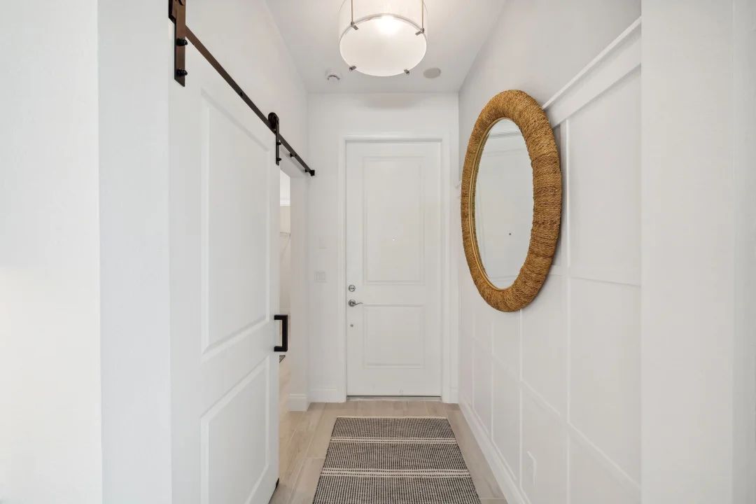 Foyer with decorative feature wall
