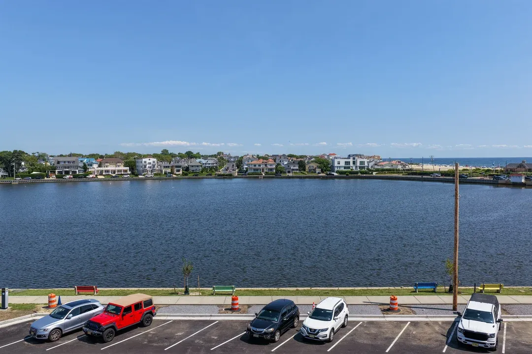 202 Deal Lake Drive, U-209 (Springwood)