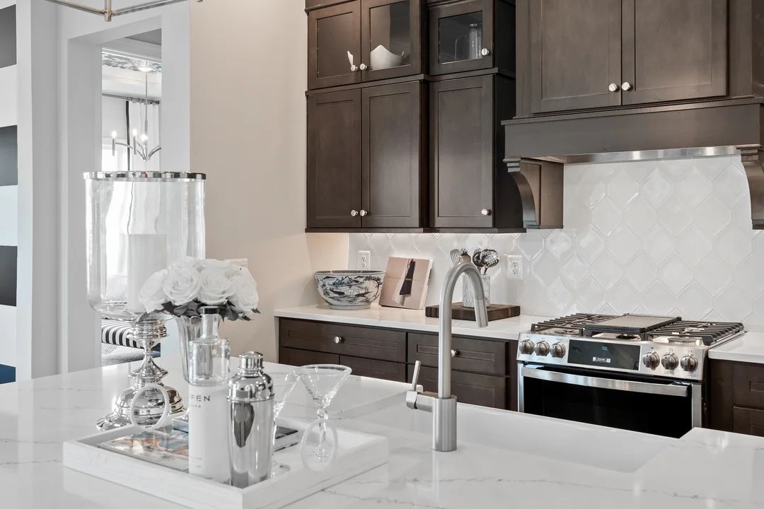 Kitchen with decorative tile backsplash