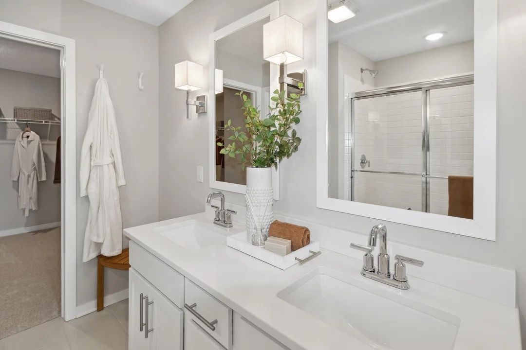 Primary bath with vanity and dual sinks