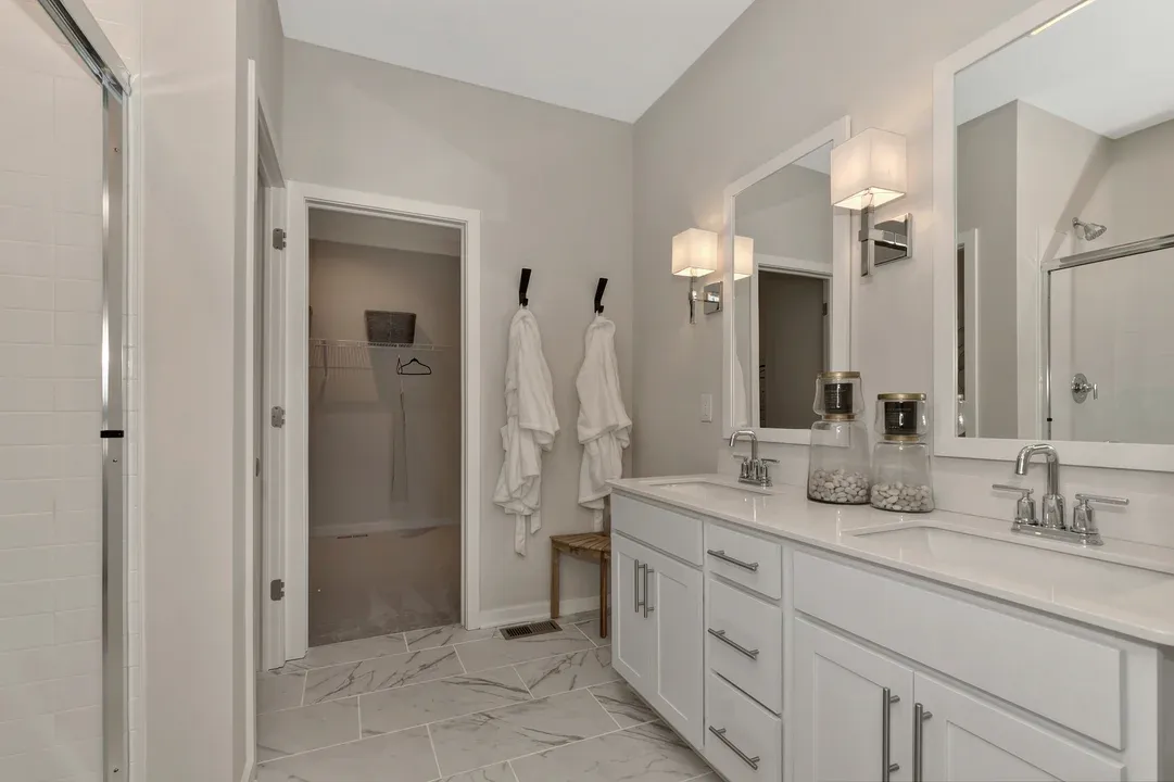 Primary bath with dual sinks