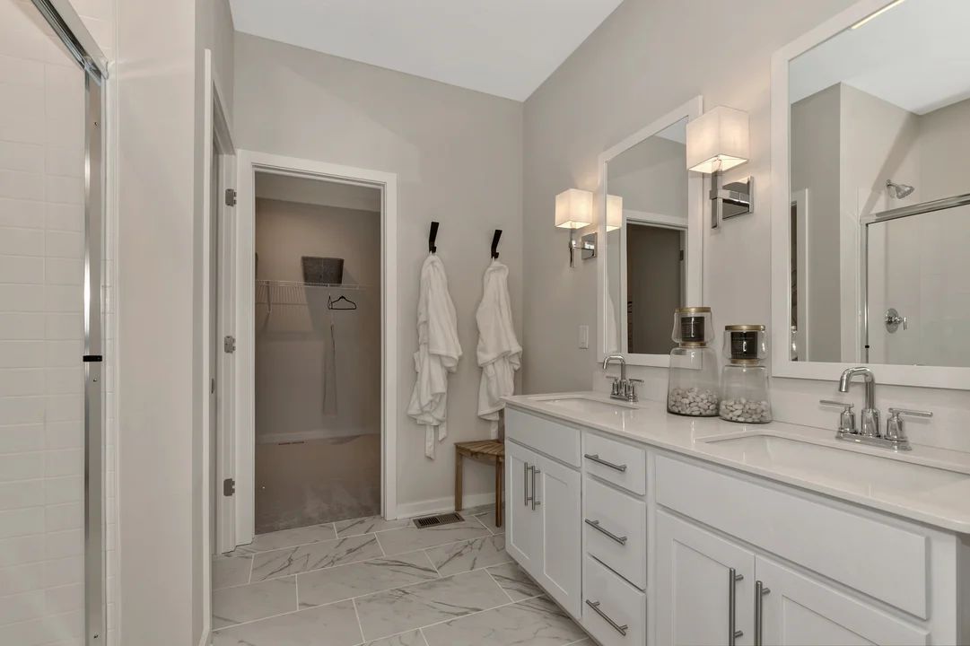 Primary bath with dual sinks