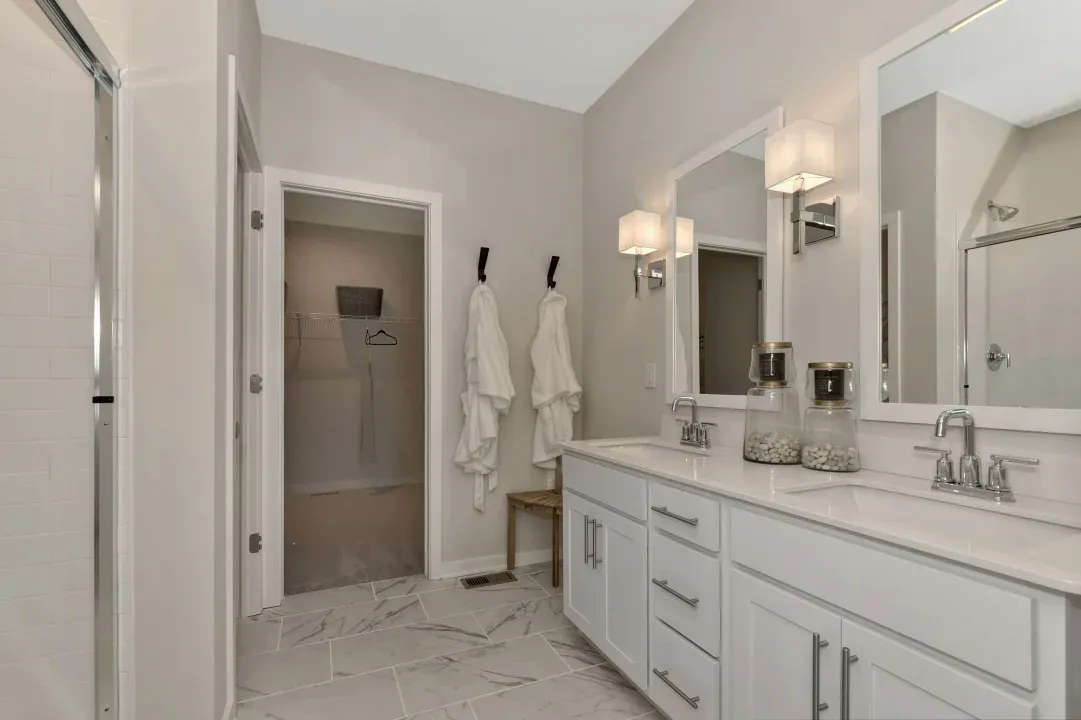 Primary bath with dual sinks