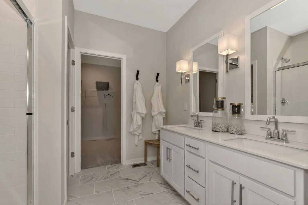 Primary bath with dual sinks