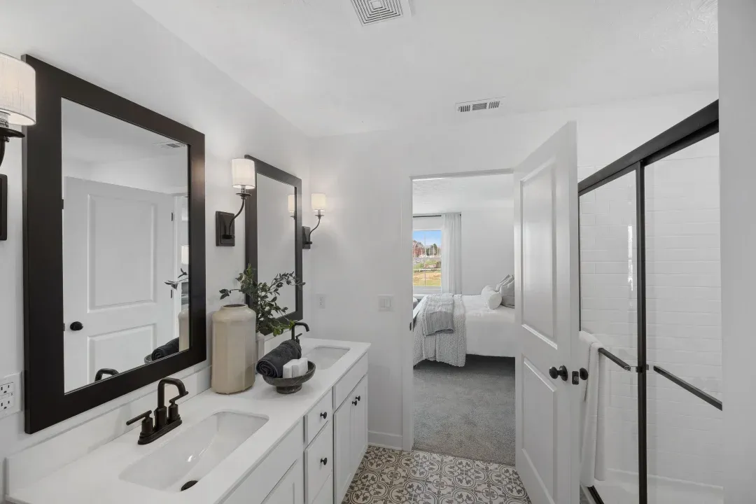Primary bath with dual sinks