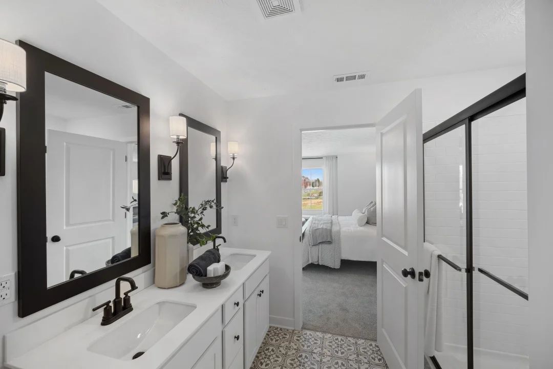Primary bath with dual sinks