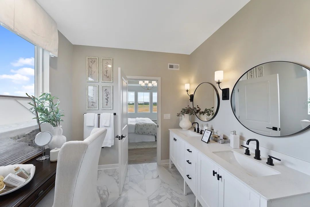 Primary bath with dual sinks