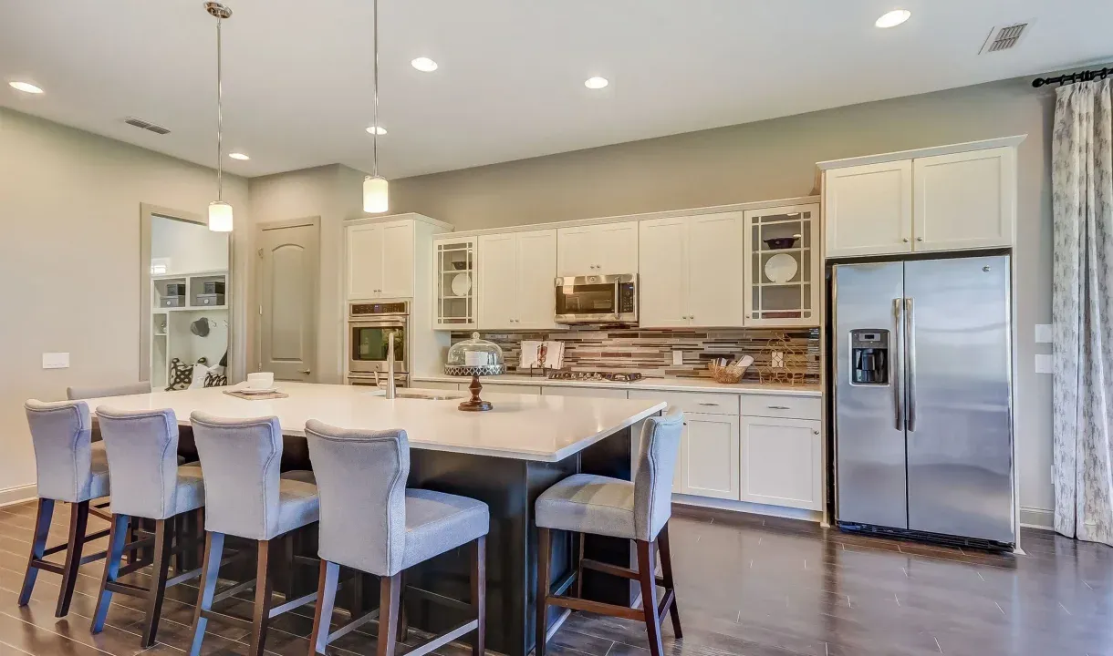 Breakfast bar at kitchen island