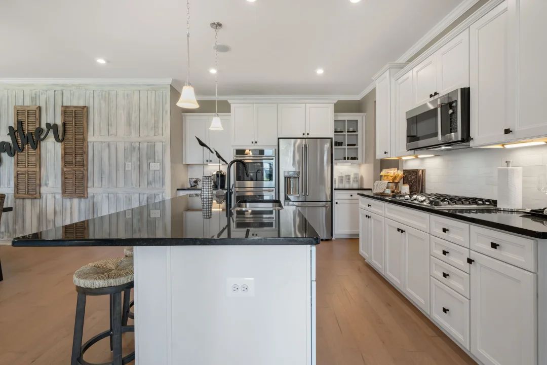Kitchen with center island