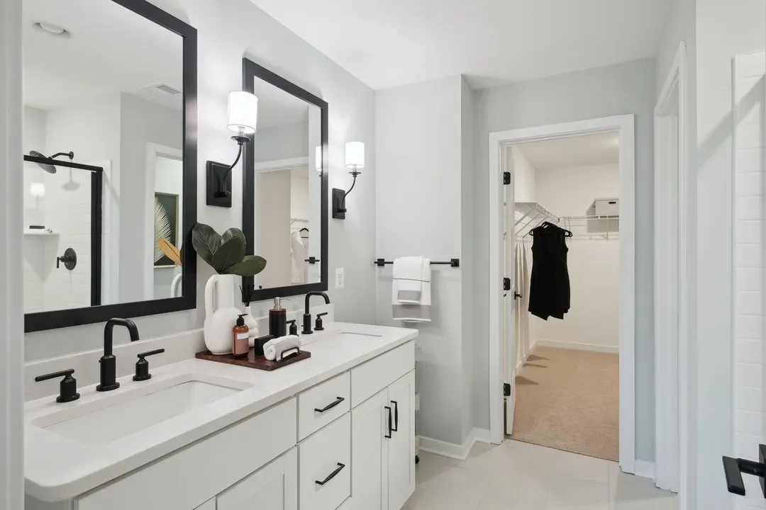 Primary bath with dual sinks