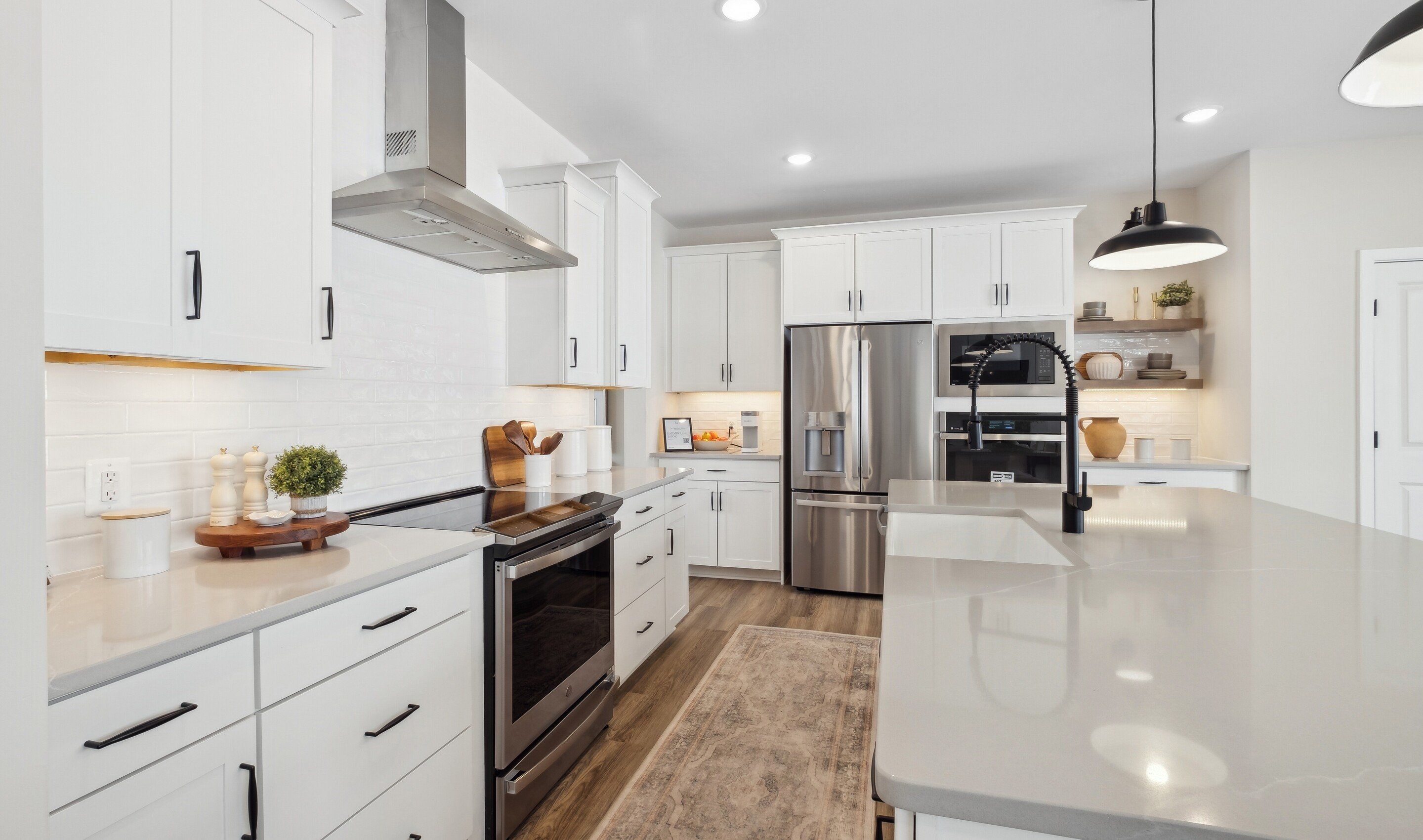 Kitchen with matte black hardware & fixtures