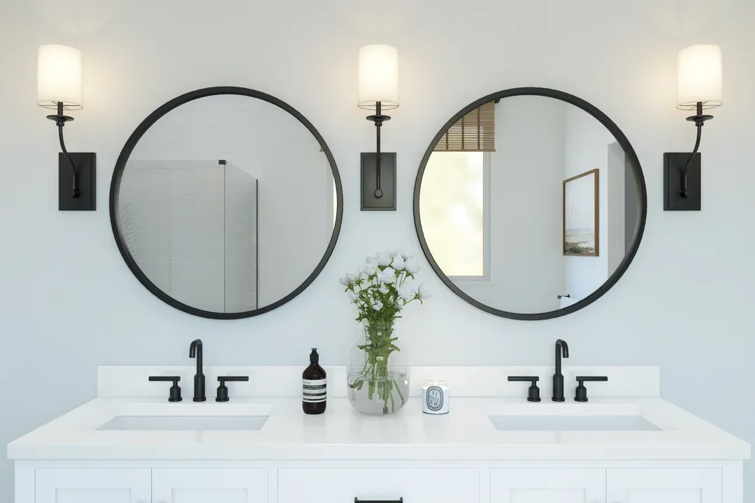 Primary bath with dual circular mirrors